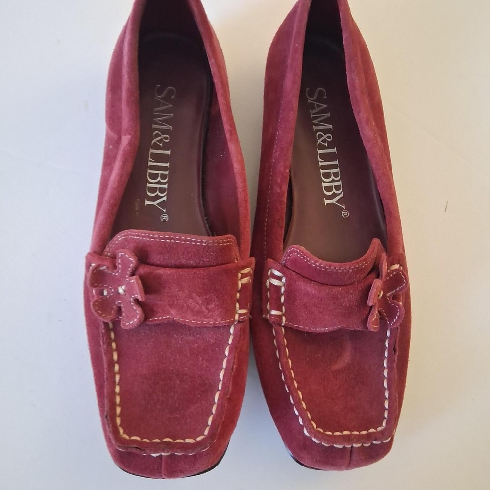 Womens Sam & Libby burgundy suede loafers with white stitching flower detail